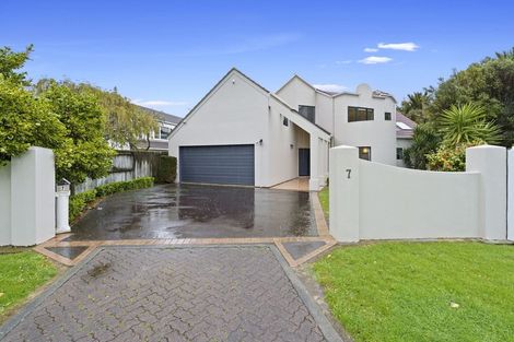 Photo of property in 7 Huia Place, Hutt Central, Lower Hutt, 5010