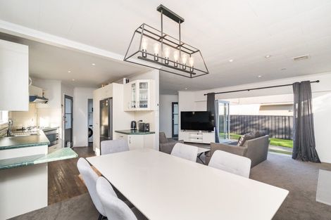 Photo of property in 22 Rhodes Drive, Kelvin Grove, Palmerston North, 4414