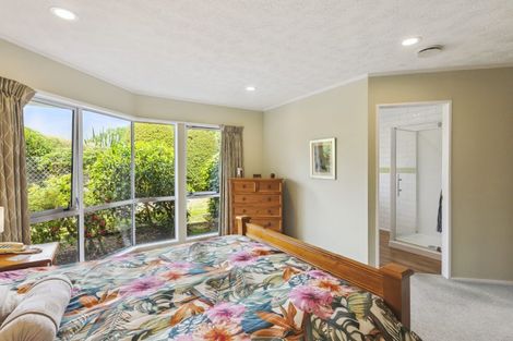 Photo of property in 13 Runanga Grove, Waikanae, 5036