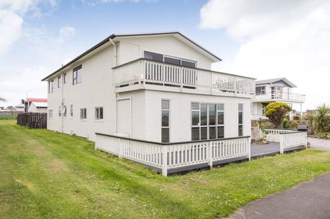Photo of property in 67 Hartley Street, Foxton Beach, Foxton, 4815