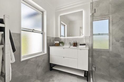 Photo of property in 43b Stanley Road, Stanley Point, Auckland, 0624