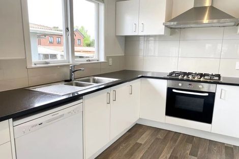 Photo of property in 5 Marlene Avenue, Te Atatu South, Auckland, 0610