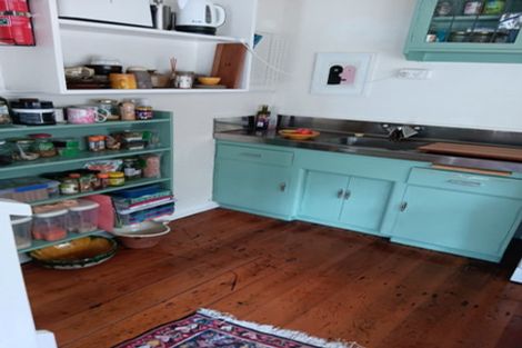 Photo of property in 22 Hawker Street, Mount Victoria, Wellington, 6011