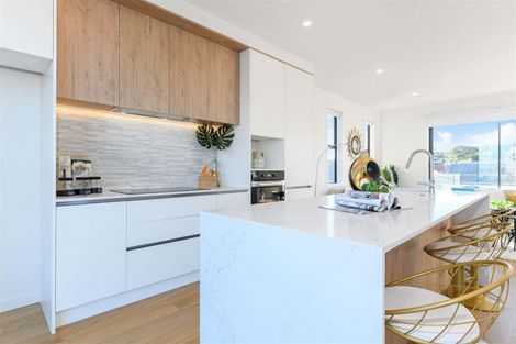 Photo of property in 952b East Coast Road, Northcross, Auckland, 0632