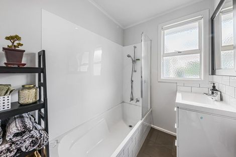 Photo of property in 6 Esmeralda Avenue, Avondale, Auckland, 1026