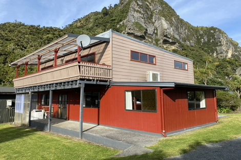 Photo of property in 11 Owen Street, Punakaiki, 7873