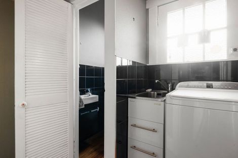 Photo of property in 69 Forest Lake Road, Forest Lake, Hamilton, 3200