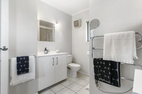 Photo of property in 1/15 Quebec Road, Milford, Auckland, 0620