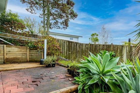 Photo of property in 19 Morriggia Place, Bayview, Auckland, 0629