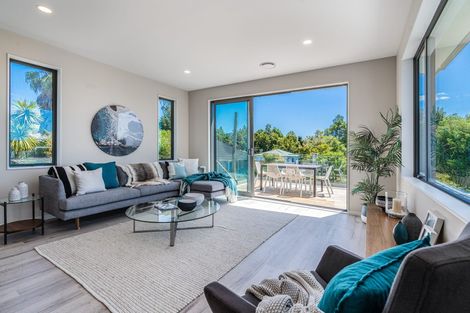 Photo of property in 21 Vogwill Road, Kumeu, 0810