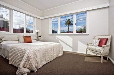 Photo of property in 25 Esmonde Road, Takapuna, Auckland, 0622