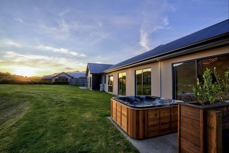 Photo of property in 44 Judge And Jury Drive, Lake Hayes, Queenstown, 9304