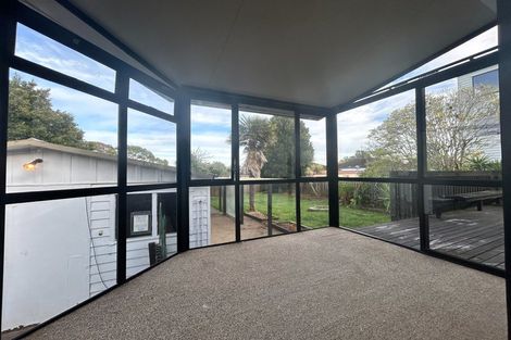 Photo of property in 17 Tomintoul Place, Highland Park, Auckland, 2010