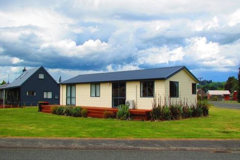 Photo of property in 2 Muriwai Drive, Manapouri, 9679