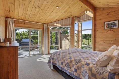 Photo of property in 136 Oraha Road, Kumeu, 0892