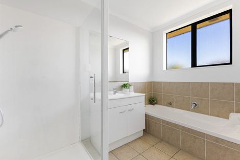 Photo of property in 185 Keri Vista Rise, Papakura, 2110