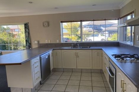 Photo of property in 16 Rosebank Avenue, Kelvin Grove, Palmerston North, 4414