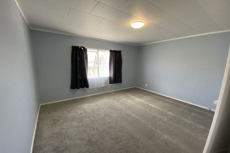 Photo of property in 1/16 Cabello Place, Unsworth Heights, Auckland, 0632