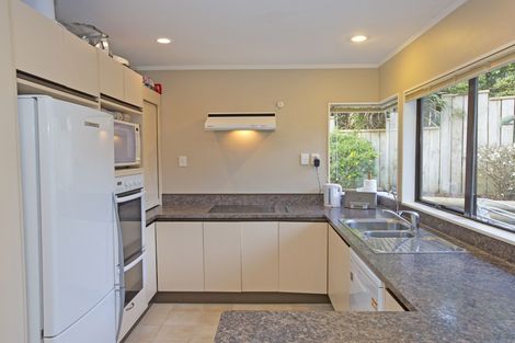 Photo of property in 1 Springdale Grove, Fitzherbert, Palmerston North, 4410