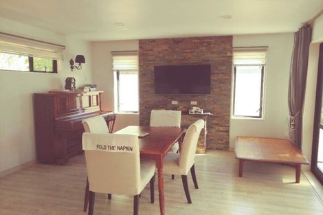 Photo of property in 211 Memorial Avenue, Burnside, Christchurch, 8053