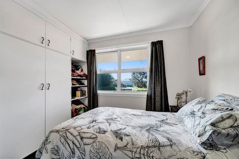 Photo of property in 35 Disraeli Street, Hawera, 4610