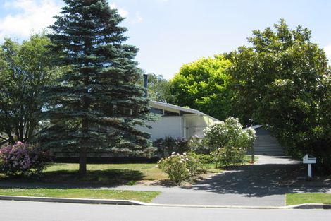Photo of property in 2 Mirfield Place, Russley, Christchurch, 8042