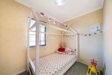 Photo of property in 10 Dainton Place, New Lynn, Auckland, 0600