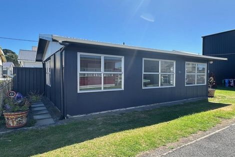Photo of property in 54 Fifth Avenue, Urenui, 4377
