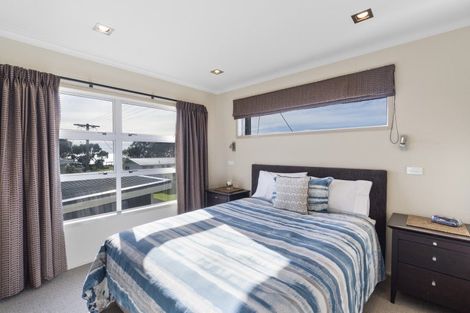 Photo of property in 68 Sixth Avenue, Urenui, 4377