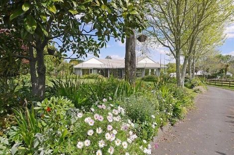 Photo of property in 211 Waihoehoe Road, Drury, 2577