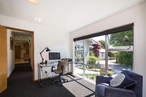 Photo of property in 11 Dorset Crescent, Hokowhitu, Palmerston North, 4410