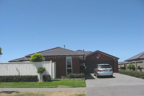 Photo of property in 18 Ruahine Place, Parklands, Christchurch, 8083