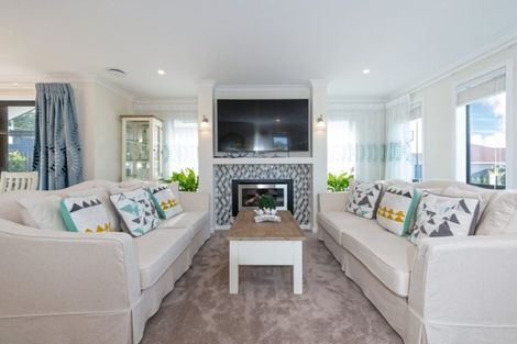 Photo of property in 35 Dida Park Drive, Kumeu, 0810