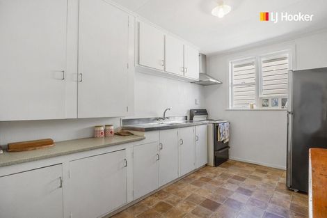 Photo of property in 23 Royal Crescent, Saint Kilda, Dunedin, 9012