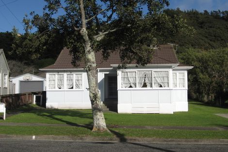 Photo of property in 21 Newcombe Street, Naenae, Lower Hutt, 5011