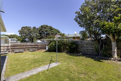 Photo of property in 2/5a Tahurangi Place, Spotswood, New Plymouth, 4310