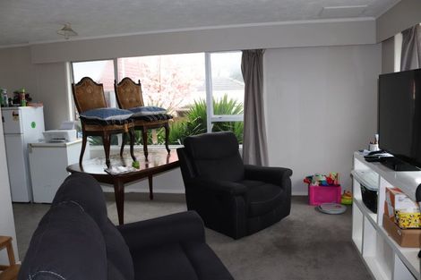 Photo of property in 2/199 Henderson Valley Road, Henderson, Auckland, 0612