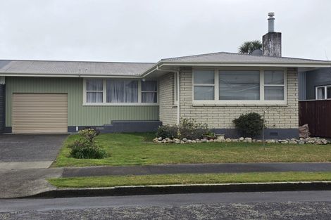 Photo of property in 52 Karaka Crescent, Levin, 5510