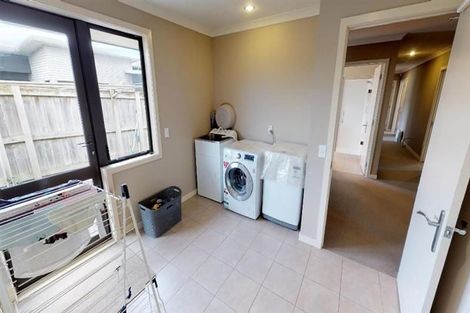 Photo of property in 19 Johnstone Drive, Fitzherbert, Palmerston North, 4410