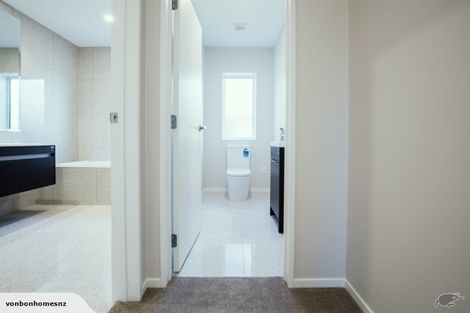 Photo of property in 52 Schoolside Road, Kumeu, 0810