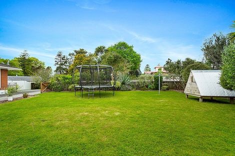 Photo of property in 23 Lucinda Place, Glen Eden, Auckland, 0602
