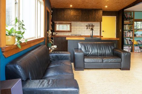 Photo of property in 132 Seaview Road, Piha, New Lynn, 0772