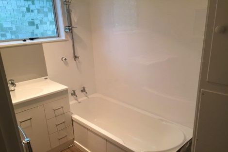 Photo of property in 64 Wirihana Road, Titirangi, Auckland, 0604