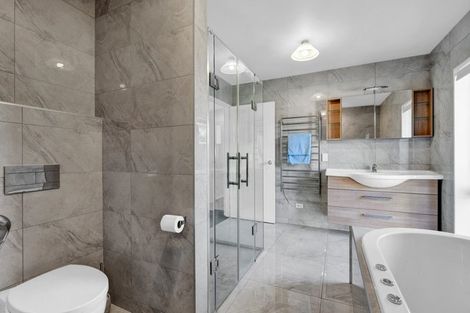 Photo of property in 3e Kinross Drive, Merrilands, New Plymouth, 4312