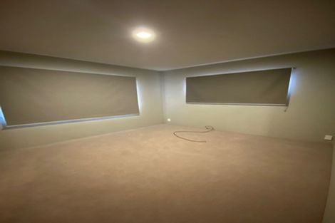 Photo of property in 2/10 Kirklow Place, Goodwood Heights, Auckland, 2105