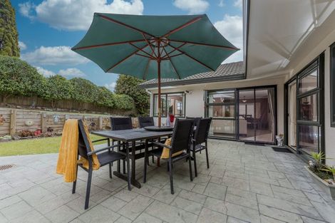 Photo of property in 15 Hogarth Rise, West Harbour, Auckland, 0618