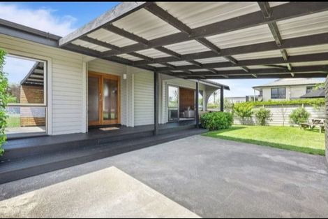Photo of property in 27 Clarks Beach Road, Clarks Beach, 2122