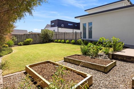 Photo of property in 60 Karewa Parade, Papamoa Beach, Papamoa, 3118