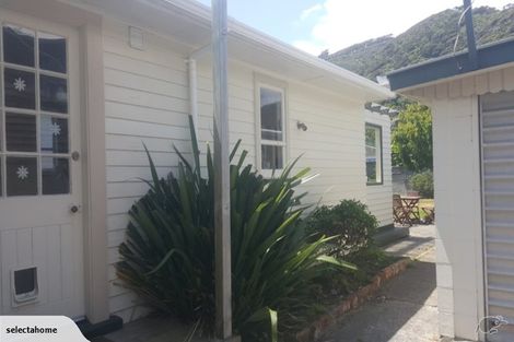 Photo of property in 39 Tuatoru Street, Eastbourne, Lower Hutt, 5013