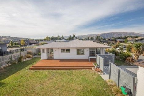 Photo of property in 2 Poppy Lane, Albert Town, Wanaka, 9305